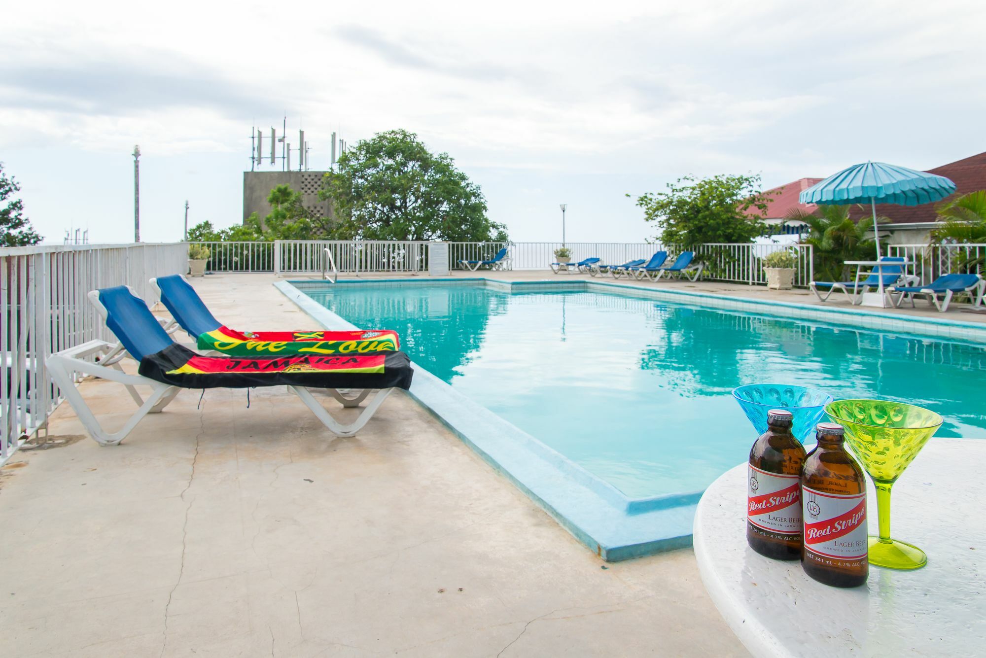 Montego Bay Club Apartments Exterior photo