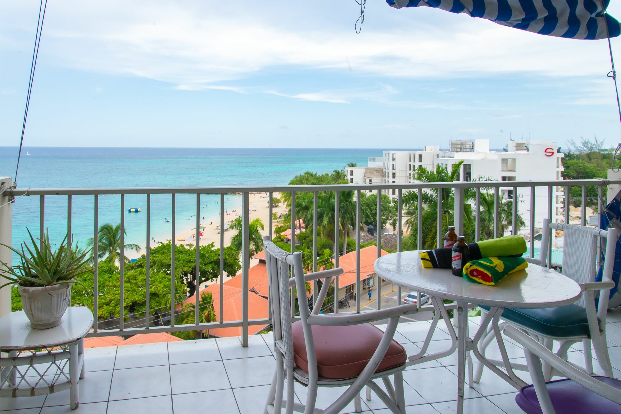 Montego Bay Club Apartments Exterior photo