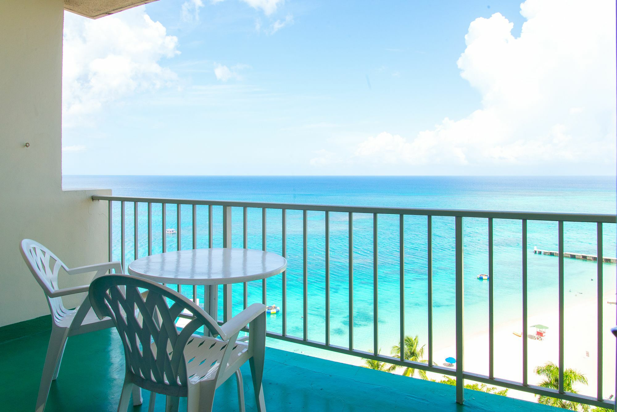 Montego Bay Club Apartments Exterior photo