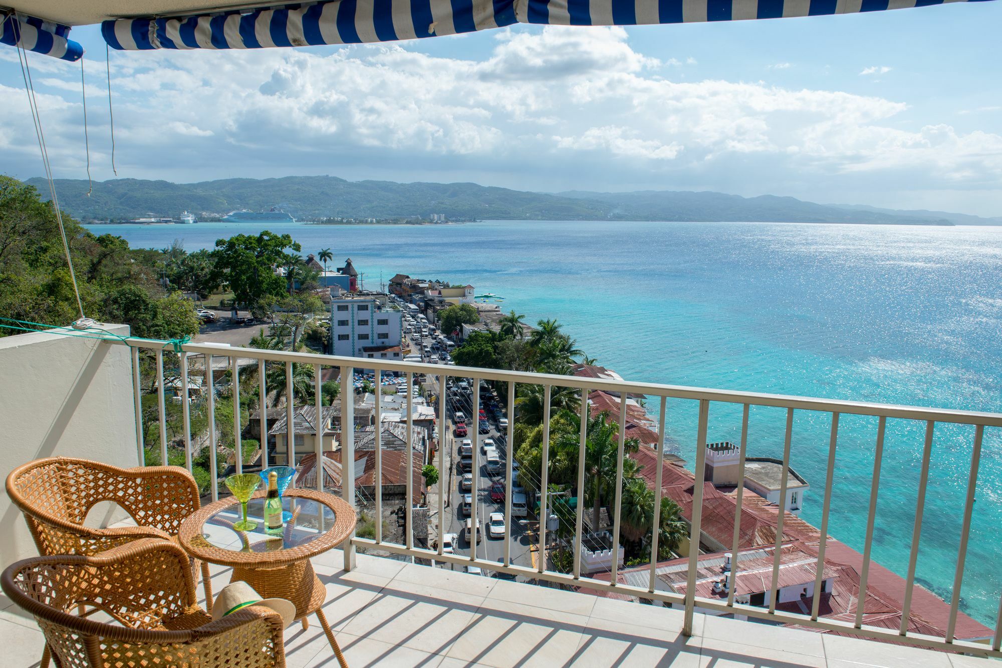 Montego Bay Club Apartments Exterior photo