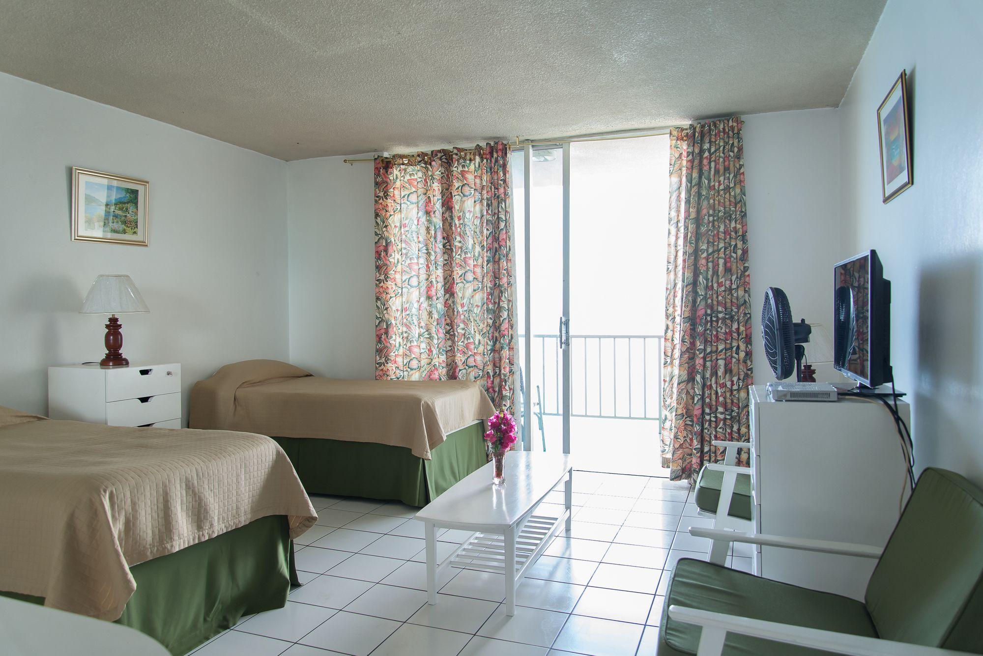 Montego Bay Club Apartments Exterior photo